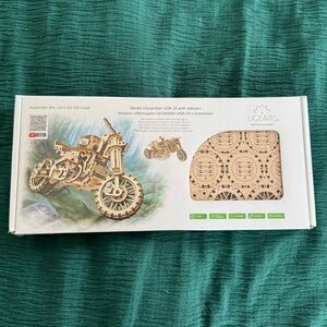 UGears Mechanical Model Kit - Scrambler UGR with sidecar